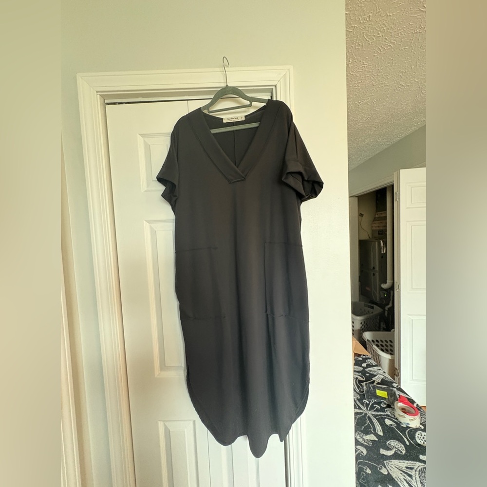 EUC Three Bird Nest On The Go Round Hem Pocketed Midi Dress - Black, Medium - Picture 7 of 15